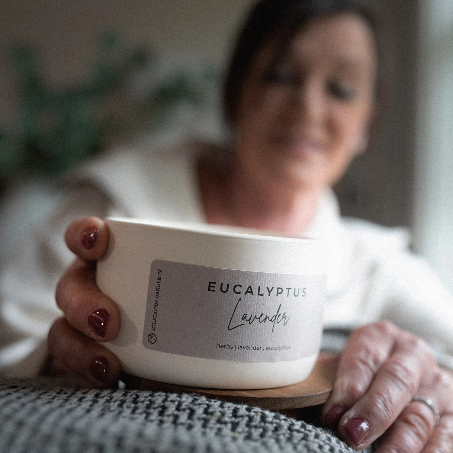 Eucalyptus Lavender Candle | 10 oz Signature Statement - Image 4